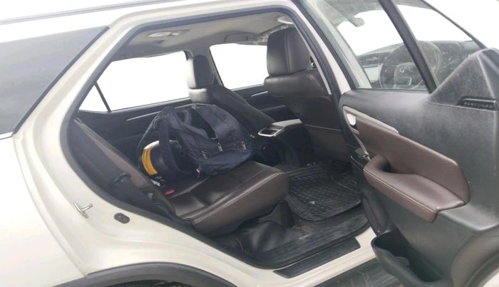 2017 Toyota Fortuner 2.8 4X2 MT, Diesel, Manual, 73,813 km, interior