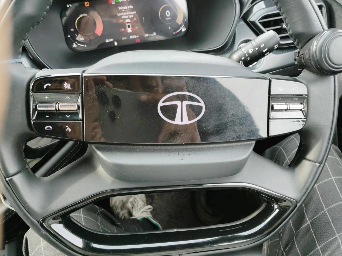 2025 Tata Safari PURE PLUS S DARK EDITION, Diesel, Manual, 8,029 km, interior