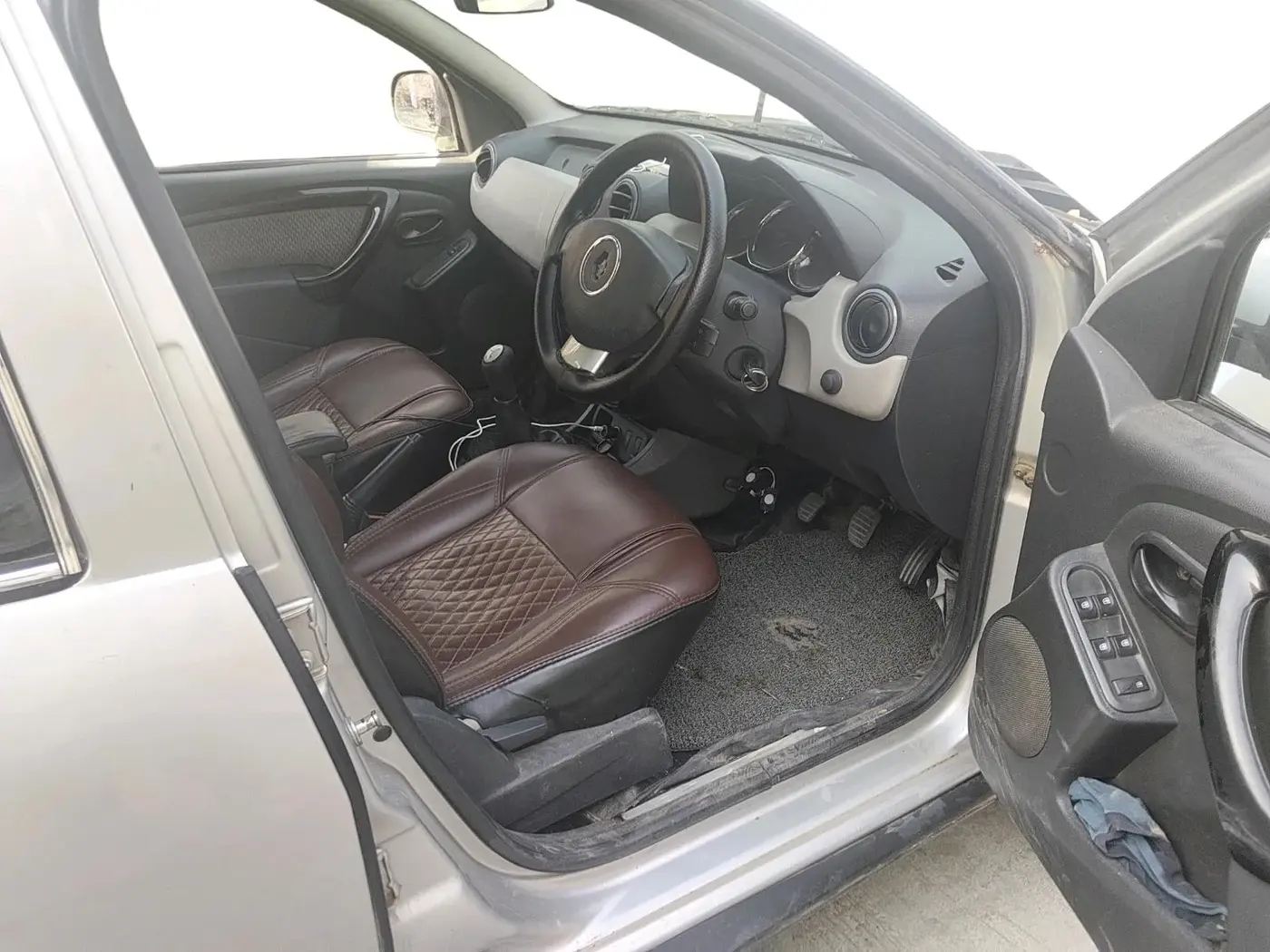 2015 Renault Duster RXL 85PS EXPLORE, Diesel, Manual, 1,66,522 km, interior