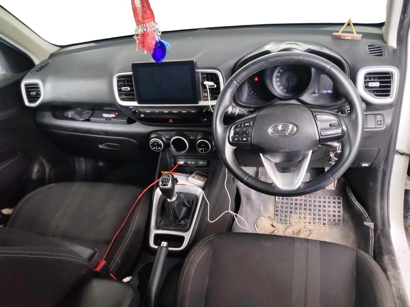2022 Hyundai VENUE SX 1.0 TURBO, Petrol, Manual, 50,192 km, interior