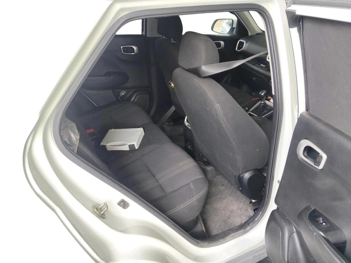 2022 Hyundai VENUE SX 1.0 TURBO, Petrol, Manual, 50,192 km, interior
