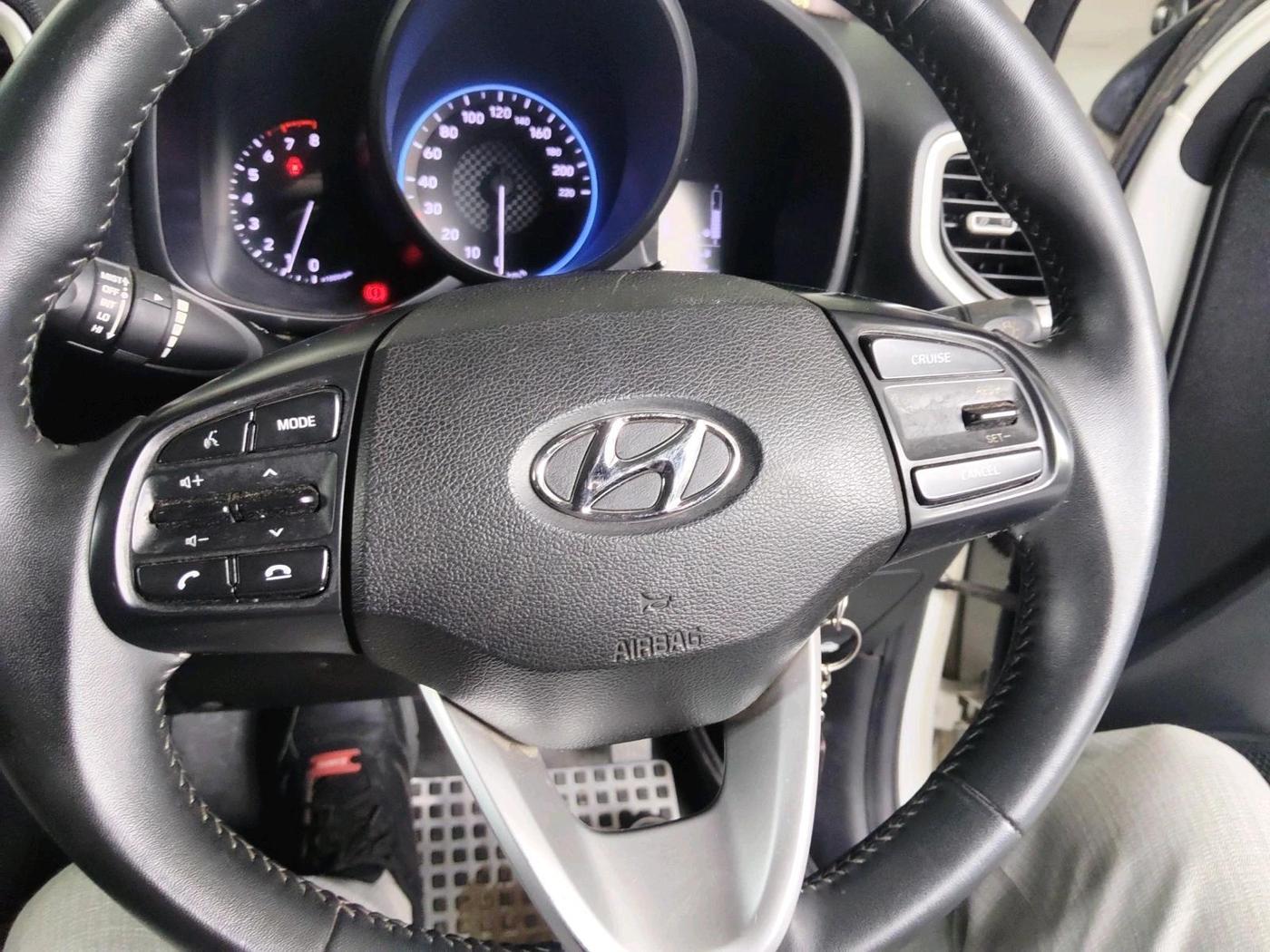 2022 Hyundai VENUE SX 1.0 TURBO, Petrol, Manual, 50,192 km, interior