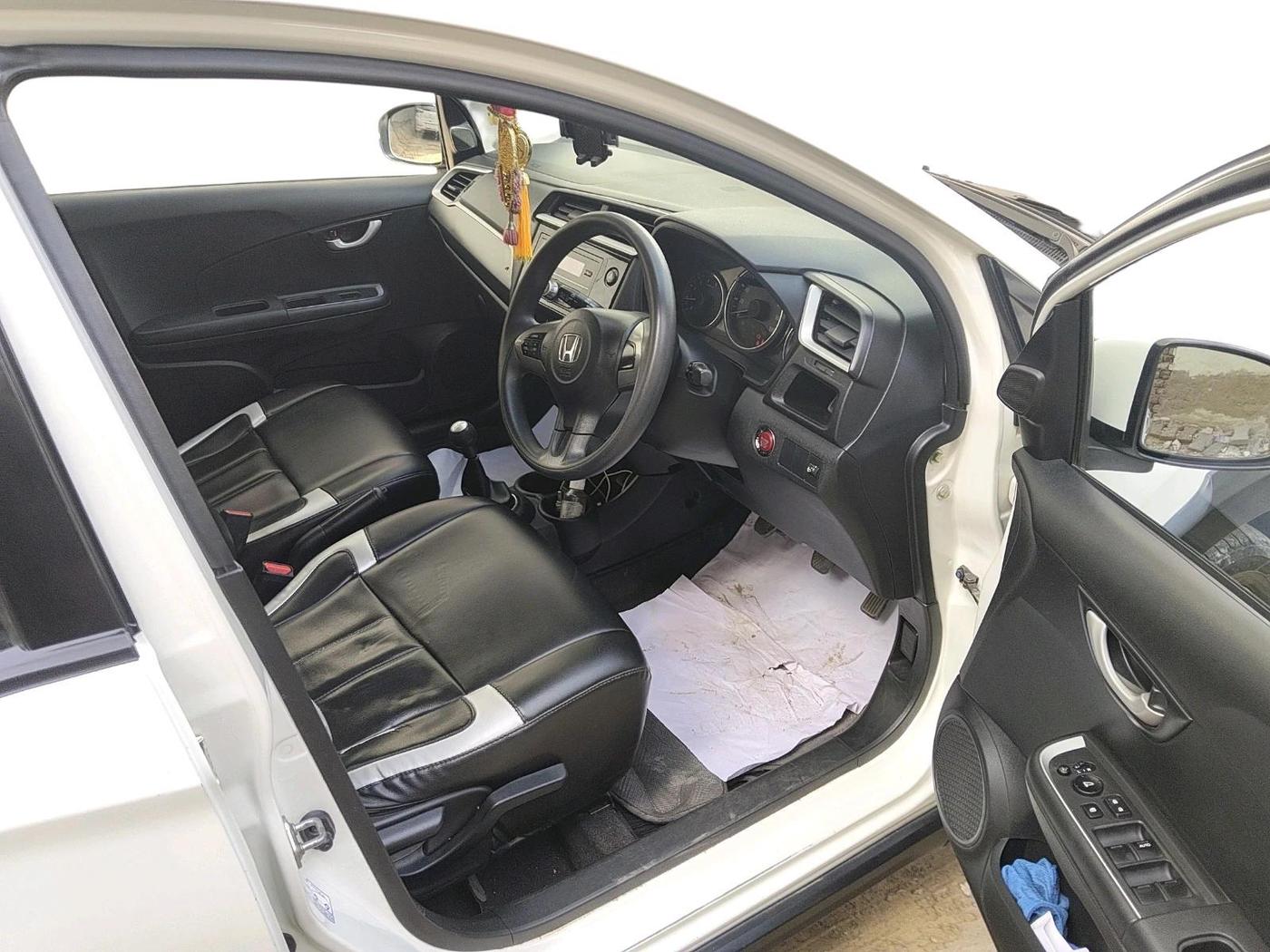 2016 Honda BR-V 1.5L I- DTEC V, Diesel, Manual, 1,35,708 km, interior