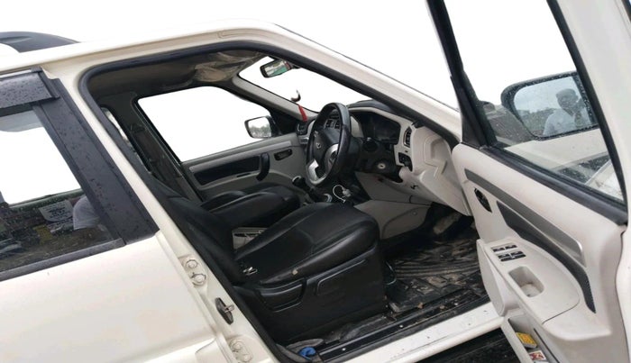 2019 Mahindra Scorpio S11 2WD, Diesel, Manual, 1,42,948 km, interior