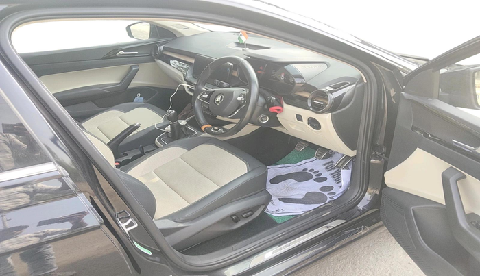2023 Skoda SLAVIA STYLE 1.5L TSI MT, Petrol, Manual, 40,291 km, interior