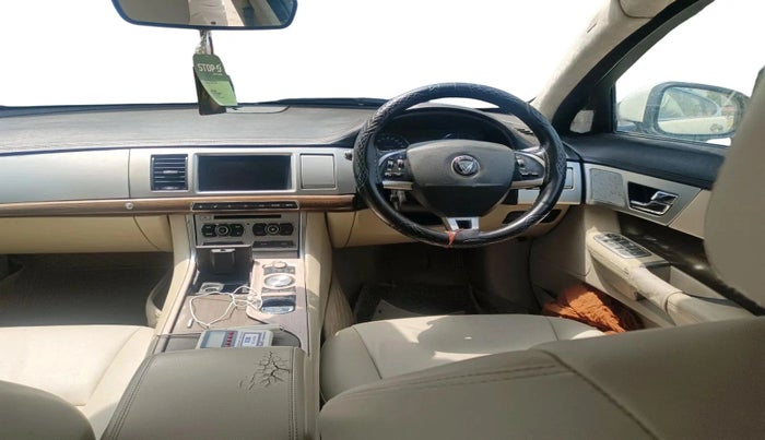 2015 Jaguar XF 2.0 DIESEL, Diesel, Automatic, 1,04,840 km, interior
