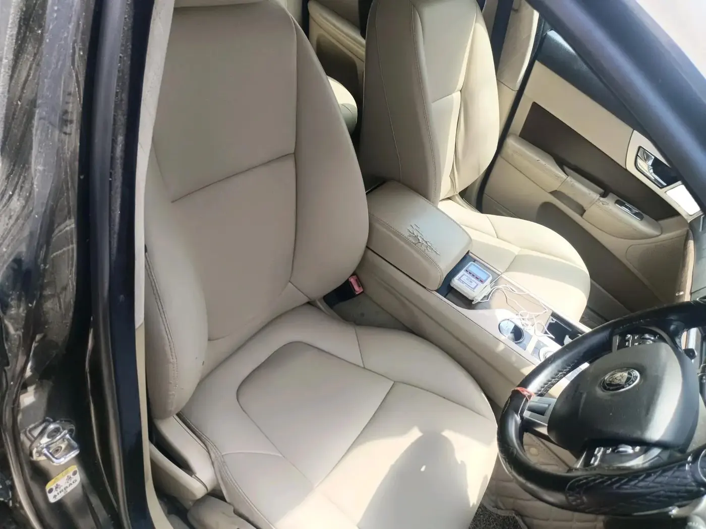 2015 Jaguar XF 2.0 DIESEL, Diesel, Automatic, 1,04,840 km, interior