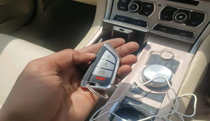 2015 Jaguar XF 2.0 DIESEL, Diesel, Automatic, 1,04,840 km, interior