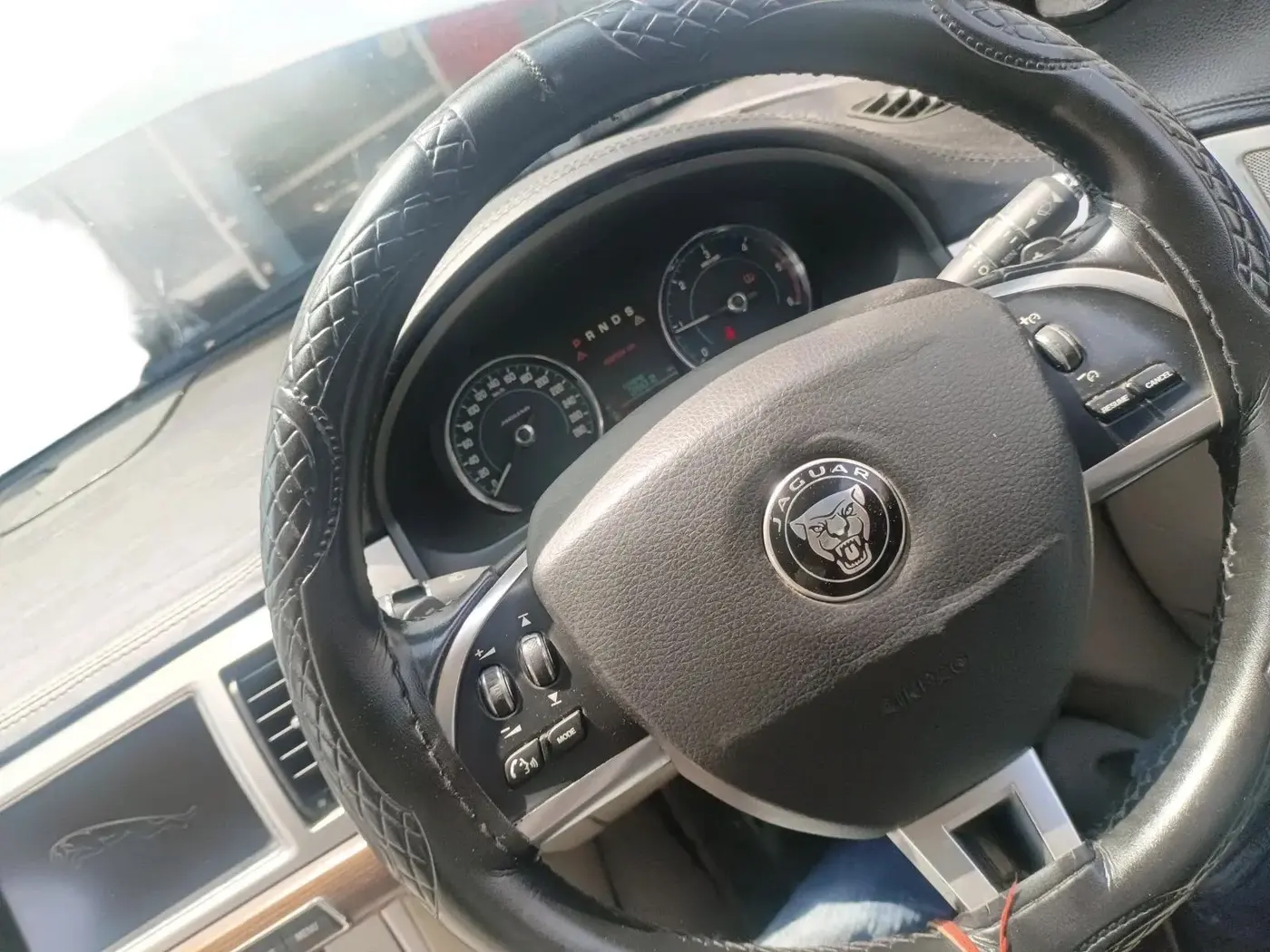 2015 Jaguar XF 2.0 DIESEL, Diesel, Automatic, 1,04,840 km, interior