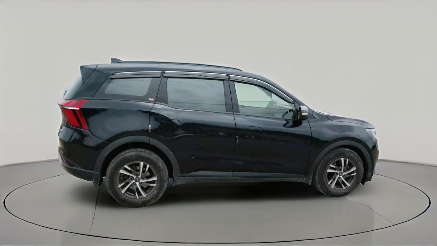 2023 Mahindra XUV700 AX 5 P AT 5 STR, Petrol, Automatic, 35,911 km, exterior