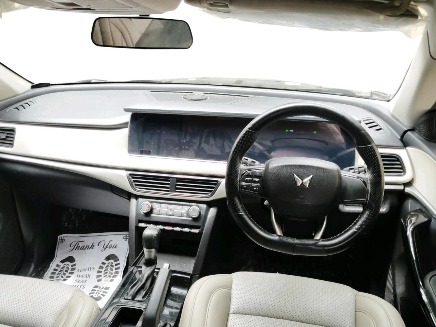 2023 Mahindra XUV700 AX 5 P AT 5 STR, Petrol, Automatic, 35,911 km, interior