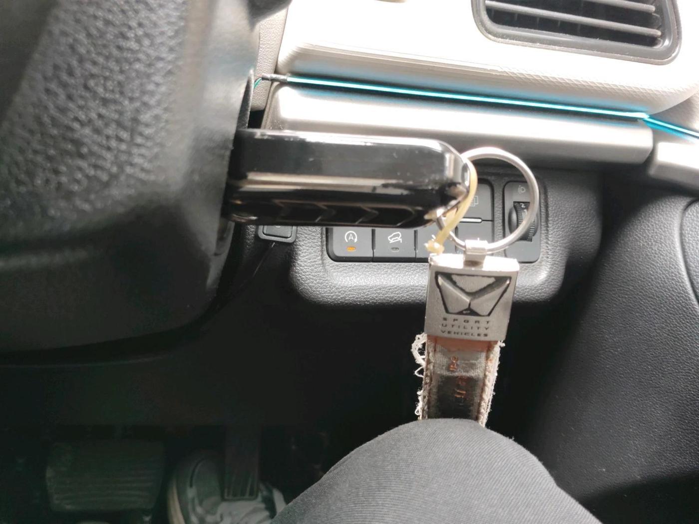2023 Mahindra XUV700 AX 5 P AT 5 STR, Petrol, Automatic, 35,911 km, interior