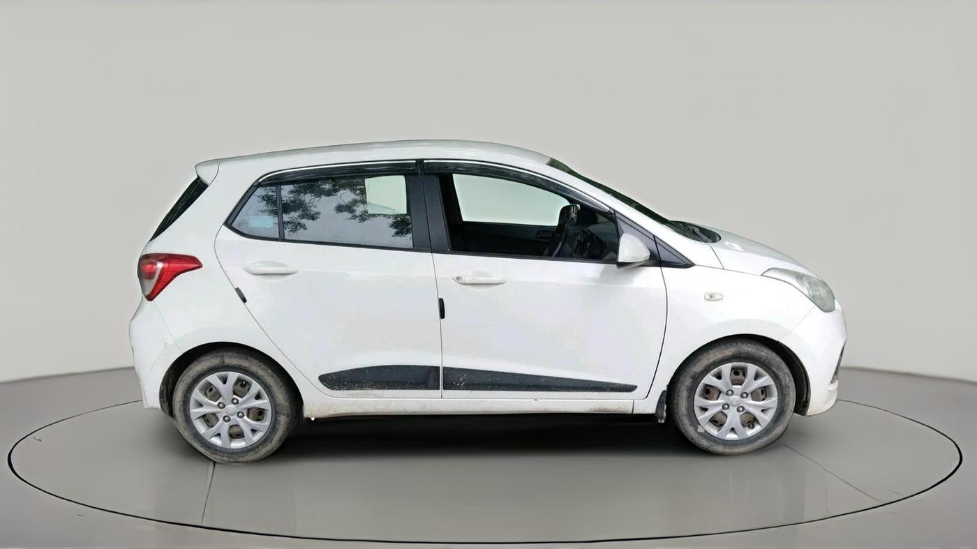 2015 Hyundai Grand i10 MAGNA 1.1 CRDI, Diesel, Manual, 1,80,407 km, exterior