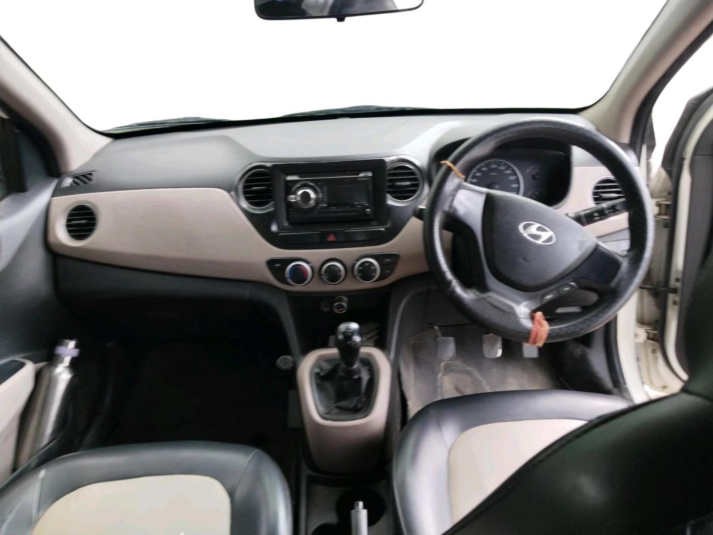 2015 Hyundai Grand i10 MAGNA 1.1 CRDI, Diesel, Manual, 1,80,407 km, interior