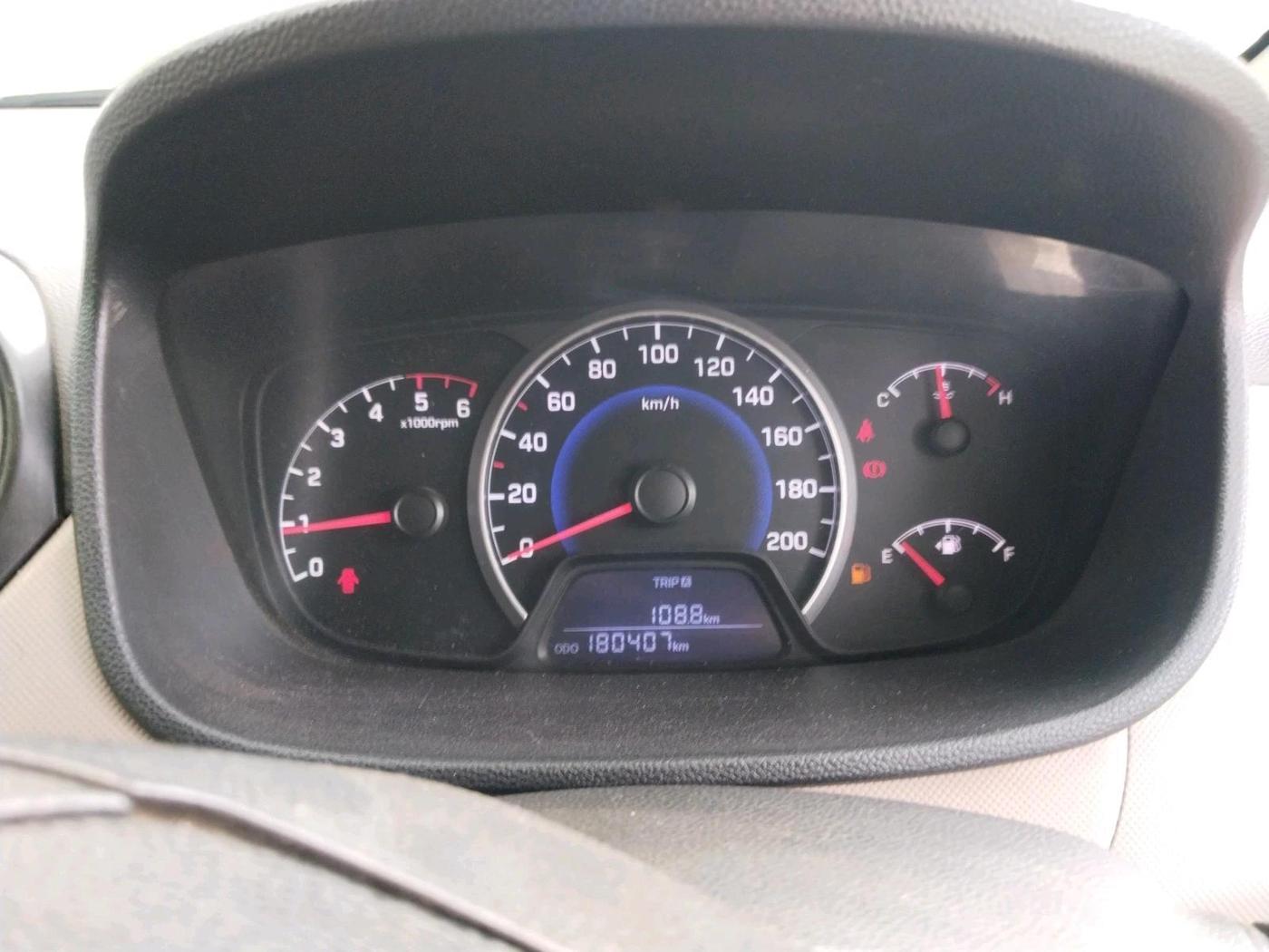 2015 Hyundai Grand i10 MAGNA 1.1 CRDI, Diesel, Manual, 1,80,407 km, interior
