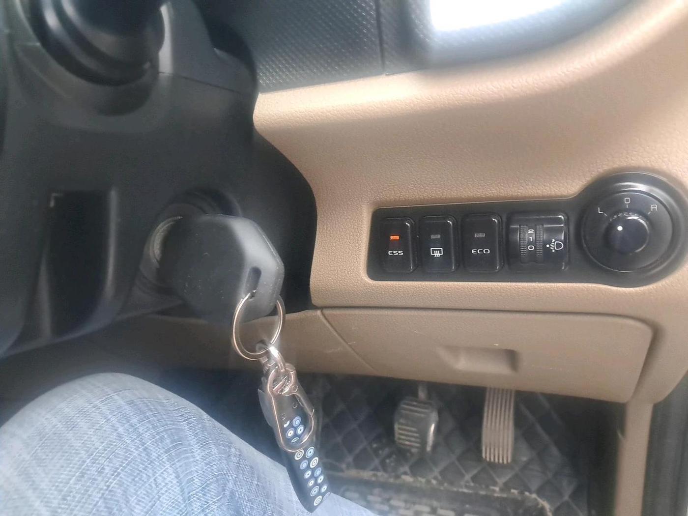 2017 Mahindra TUV300 T10, Diesel, Manual, 1,38,027 km, interior