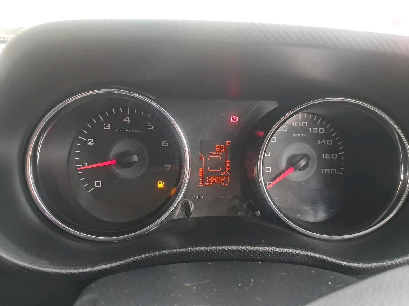 2017 Mahindra TUV300 T10, Diesel, Manual, 1,38,027 km, interior