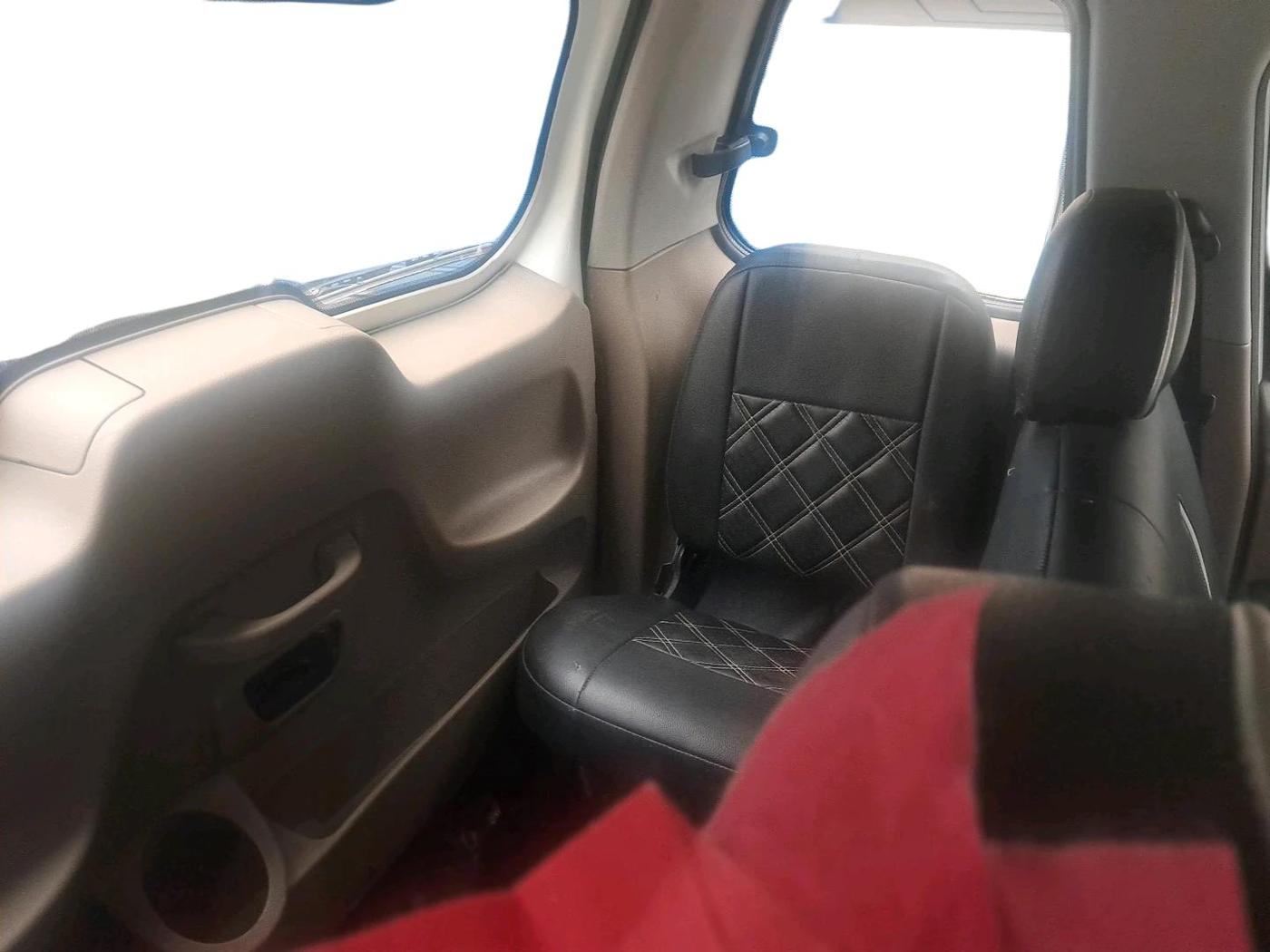 2017 Mahindra TUV300 T10, Diesel, Manual, 1,38,027 km, interior