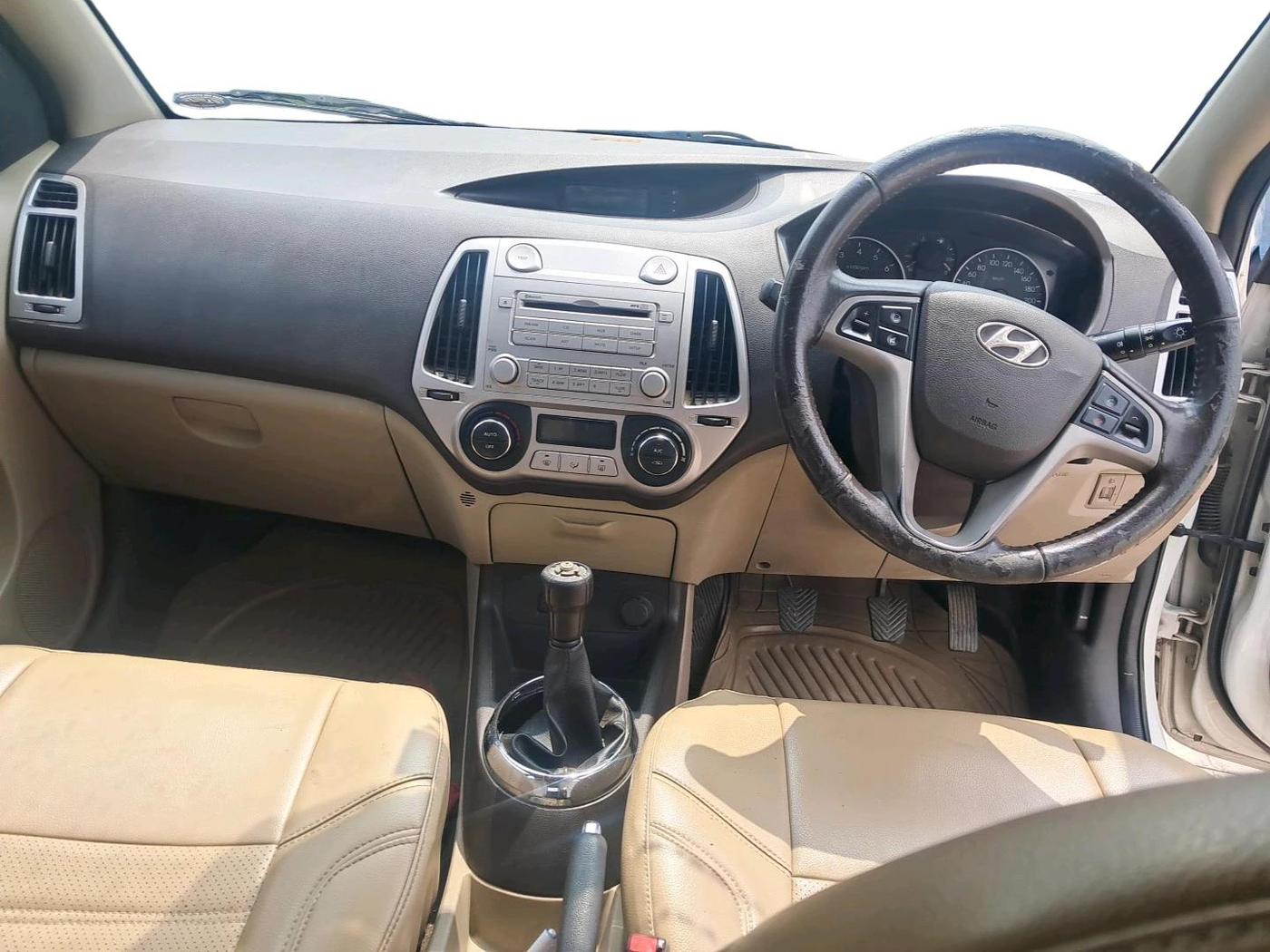 2011 Hyundai i20 SPORTZ 1.2, Petrol, Manual, 98,506 km, interior