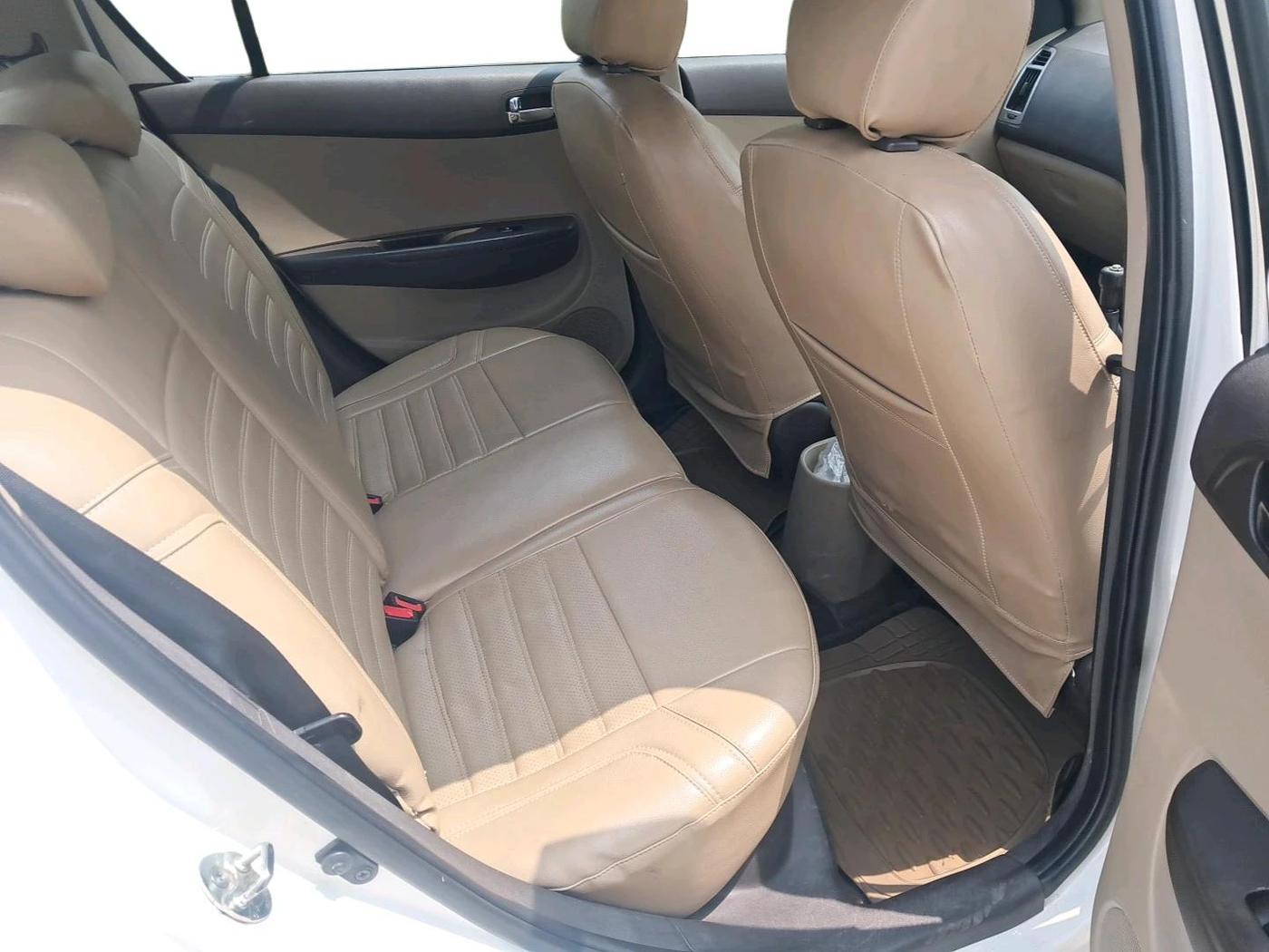 2011 Hyundai i20 SPORTZ 1.2, Petrol, Manual, 98,506 km, interior