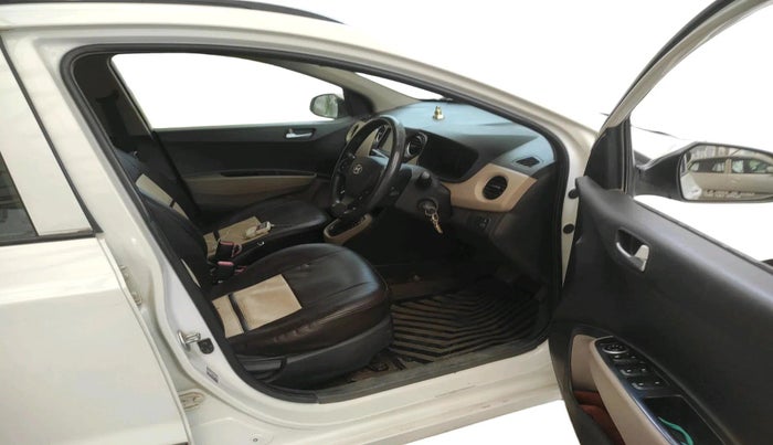 2017 Hyundai Grand i10 SPORTZ (O) AT 1.2 KAPPA VTVT, Petrol, Automatic, 1,00,057 km, interior