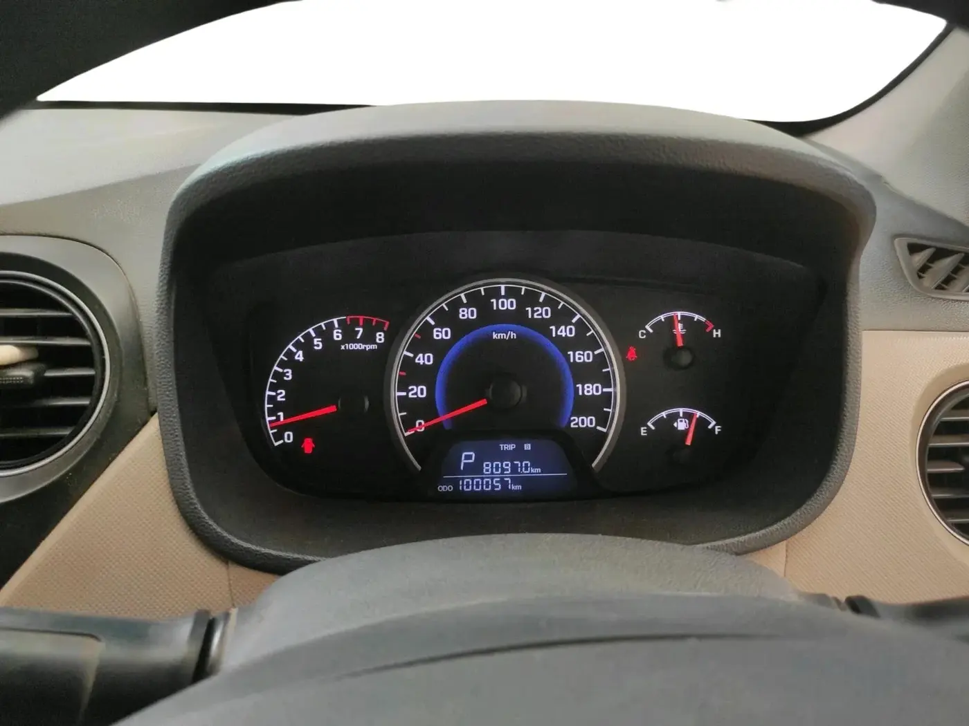 2017 Hyundai Grand i10 SPORTZ (O) AT 1.2 KAPPA VTVT, Petrol, Automatic, 1,00,057 km, interior