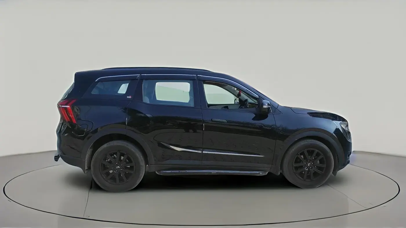 2024 Mahindra XUV700 AX 7 Luxury Pack Petrol AT 6 STR, Petrol, Automatic, 23,400 km, exterior