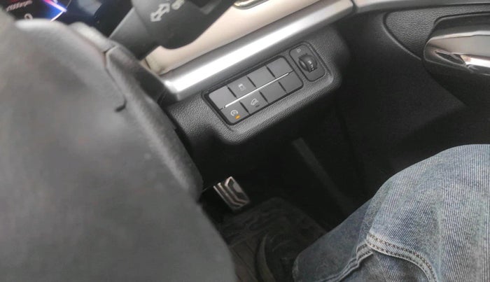 2024 Mahindra XUV700 AX 7 Luxury Pack Petrol AT 6 STR, Petrol, Automatic, 23,390 km, interior