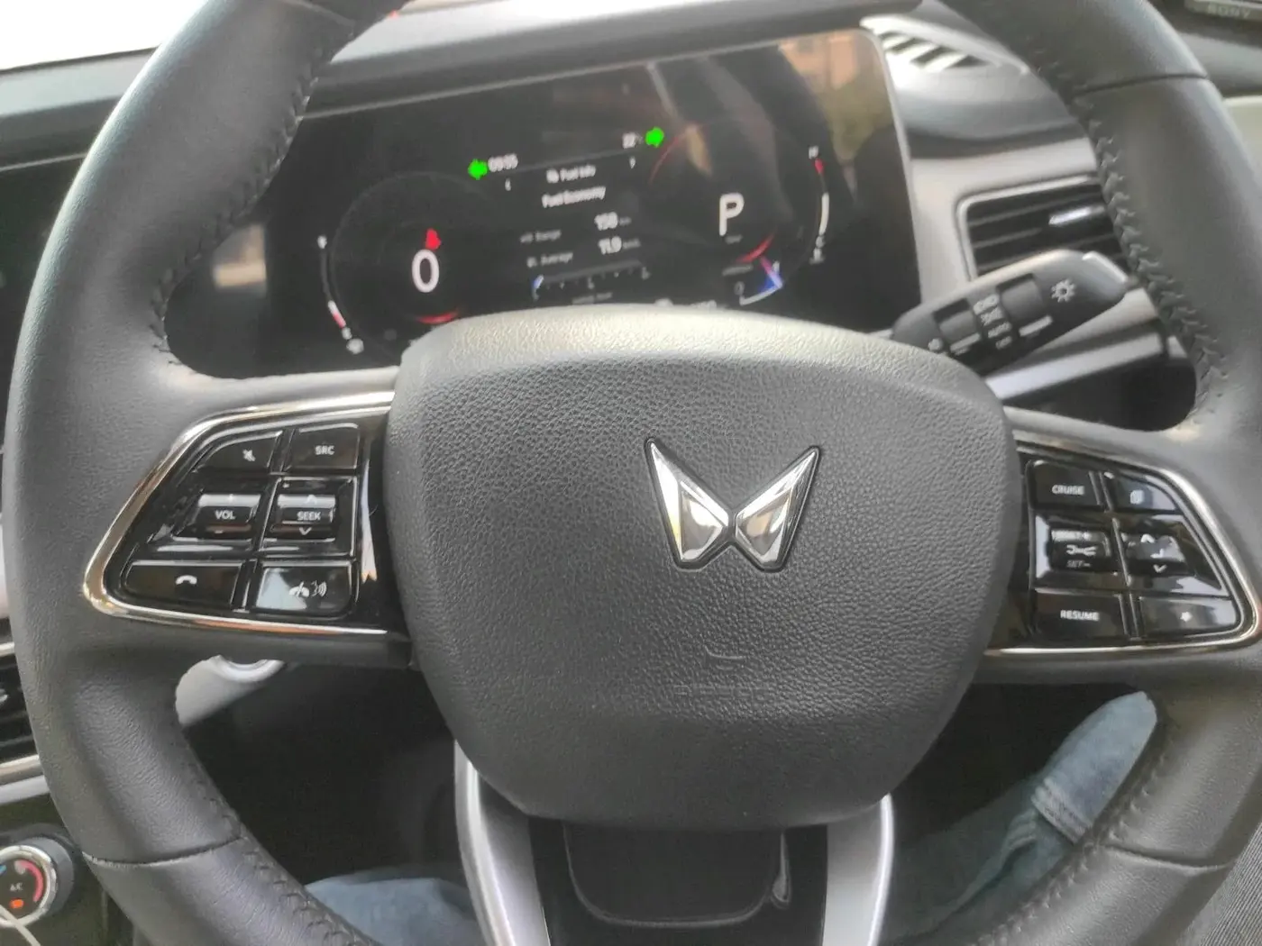 2024 Mahindra XUV700 AX 7 Luxury Pack Petrol AT 6 STR, Petrol, Automatic, 23,400 km, interior