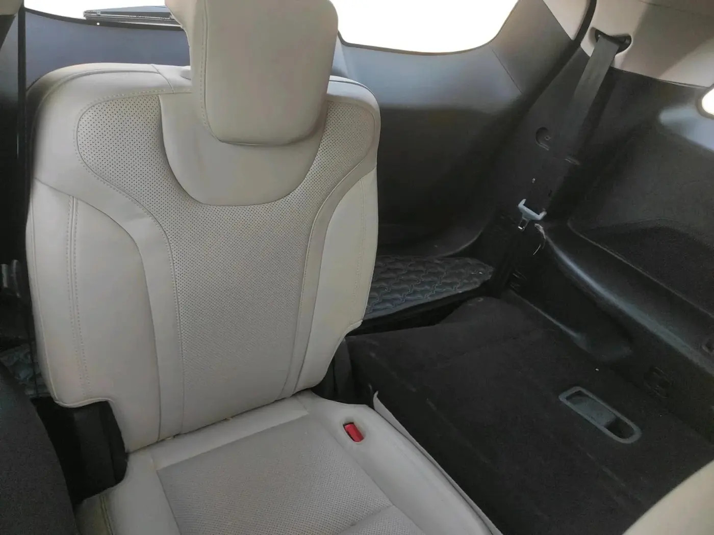 2024 Mahindra XUV700 AX 7 Luxury Pack Petrol AT 6 STR, Petrol, Automatic, 23,400 km, interior