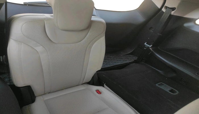 2024 Mahindra XUV700 AX 7 Luxury Pack Petrol AT 6 STR, Petrol, Automatic, 23,390 km, interior