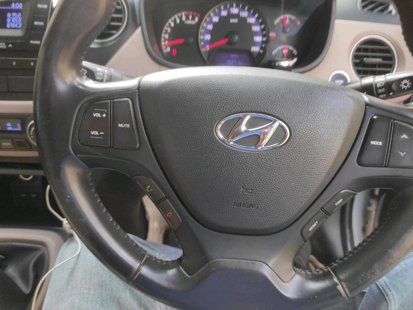 2015 Hyundai Xcent SX 1.2 (O), Petrol, Manual, 47,701 km, interior