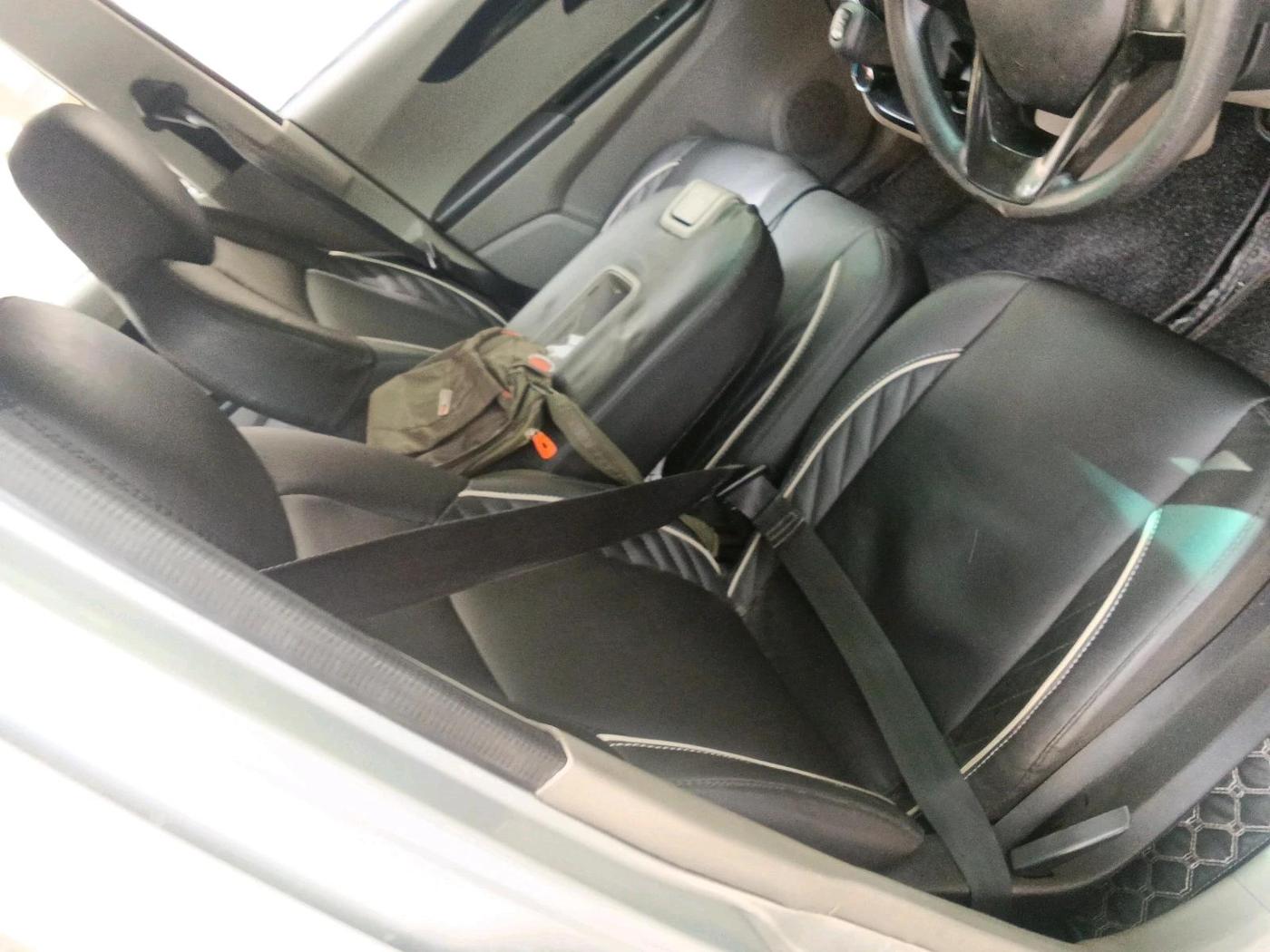 2016 Mahindra Kuv100 K4 6 STR, Petrol, Manual, 1,21,457 km, interior
