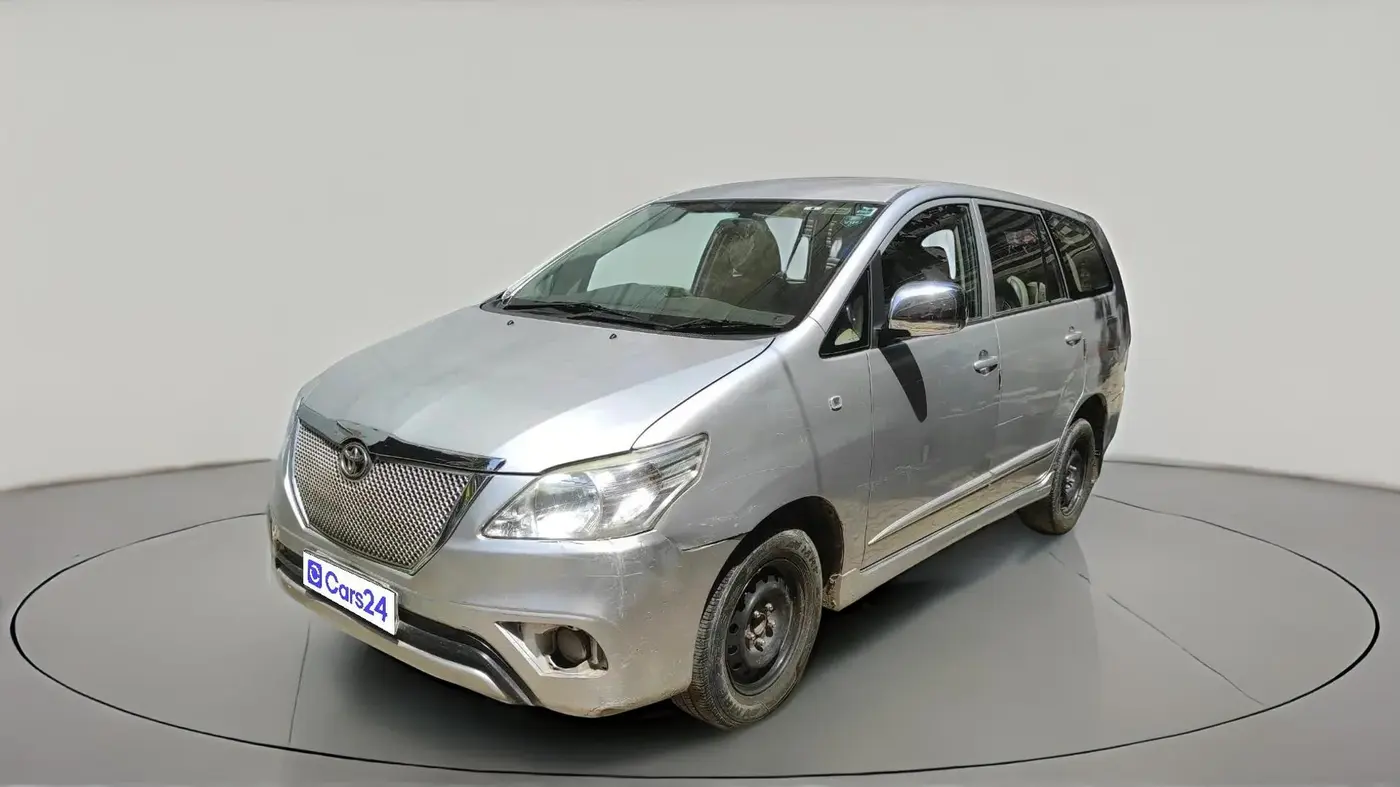 2014 Toyota Innova 2.5 GX 7 STR, Diesel, Manual, 1,92,912 km, exterior
