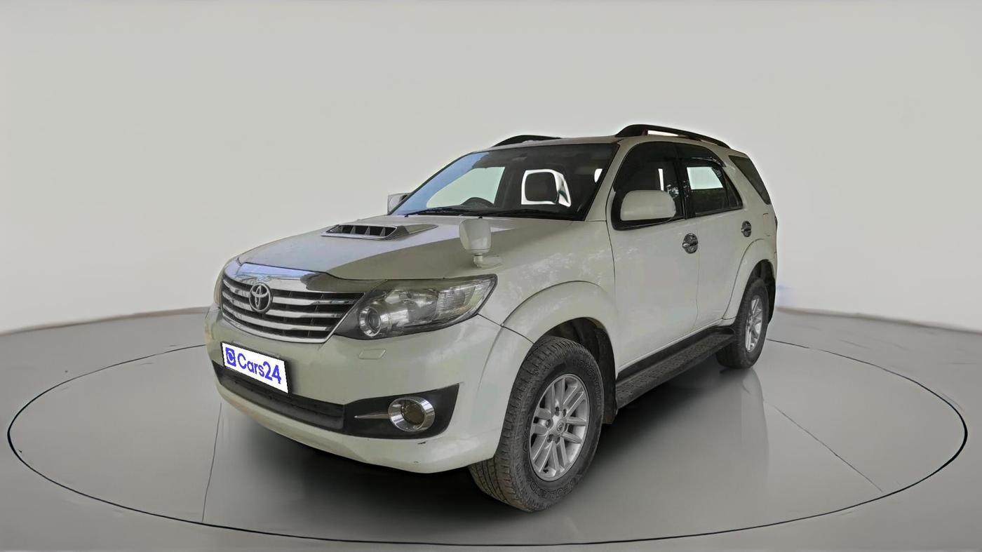 2014 Toyota Fortuner 3.0 4X2 AT, Diesel, Automatic, 2,74,675 km, exterior