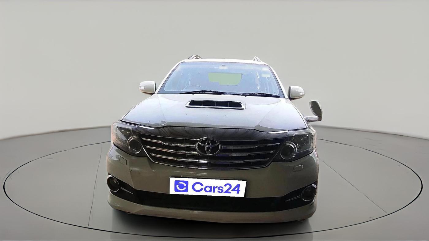 2014 Toyota Fortuner 3.0 4X2 AT, Diesel, Automatic, 2,74,675 km, exterior