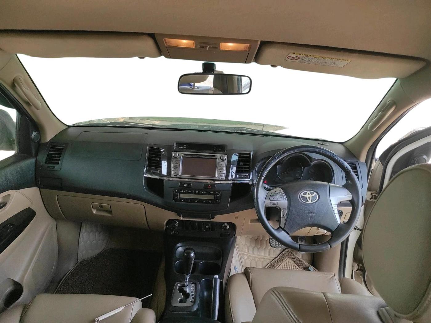 2014 Toyota Fortuner 3.0 4X2 AT, Diesel, Automatic, 2,74,675 km, interior