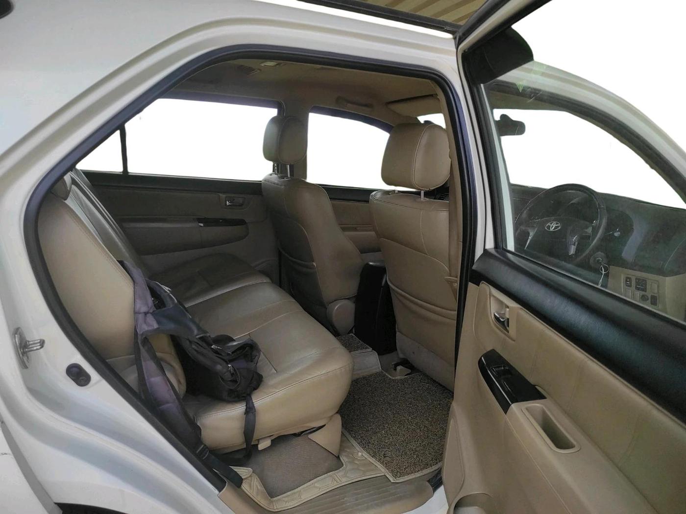 2014 Toyota Fortuner 3.0 4X2 AT, Diesel, Automatic, 2,74,675 km, interior