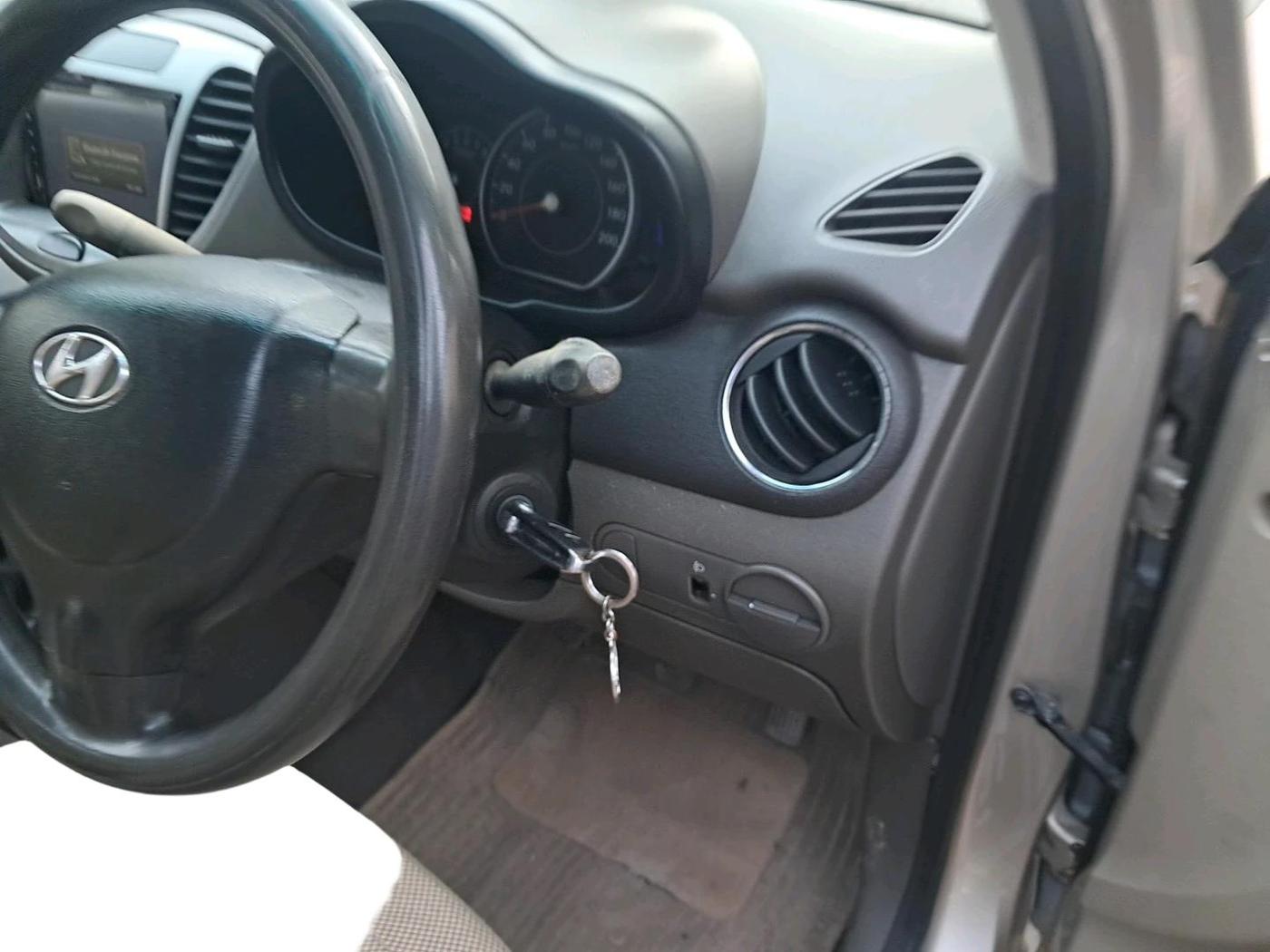 2011 Hyundai i10 MAGNA 1.2, Petrol, Manual, 1,22,038 km, interior