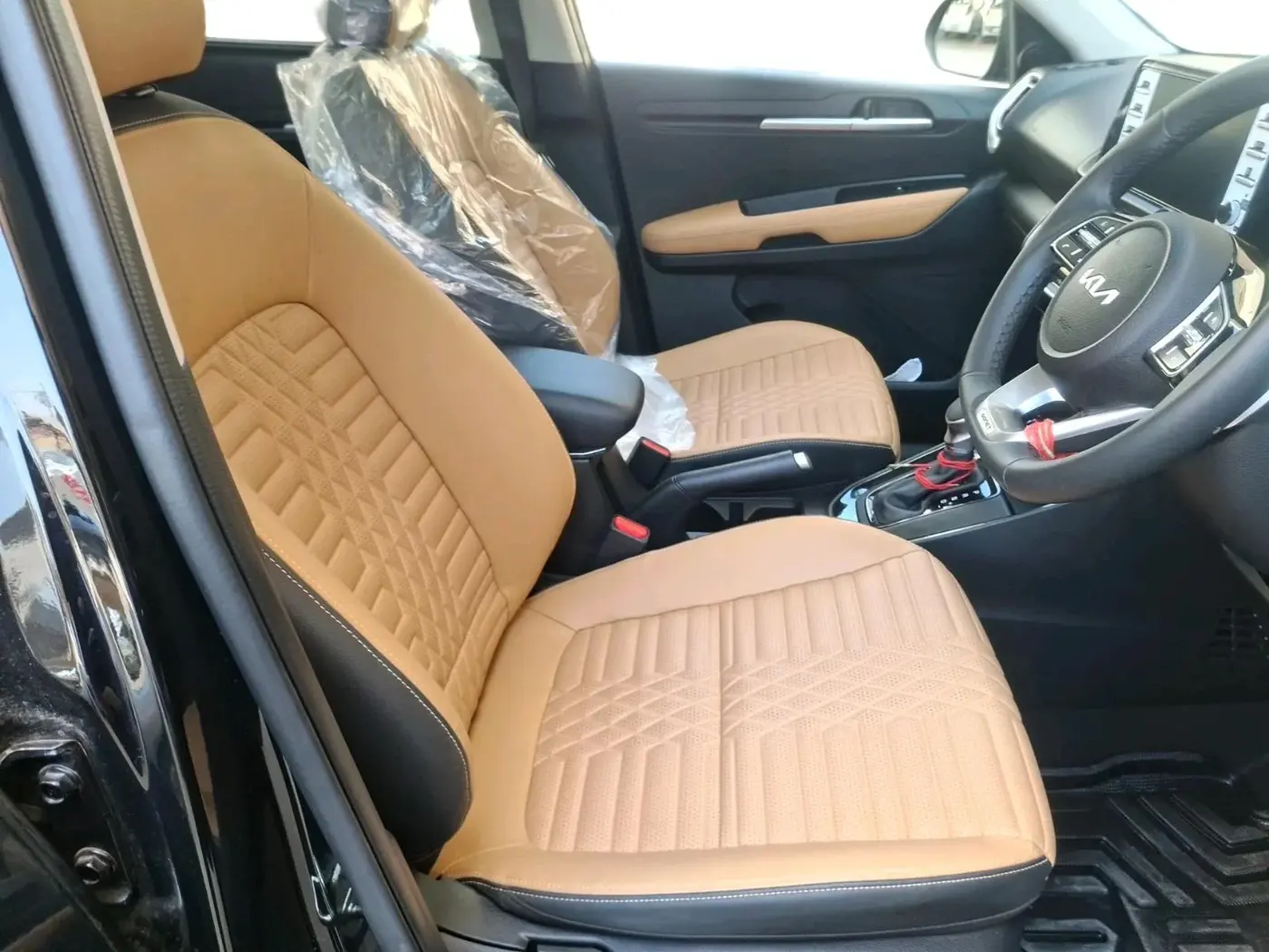 2025 KIA SONET 	 HTX 1.0 TURBO DCT, Petrol, Automatic, 943 km, interior