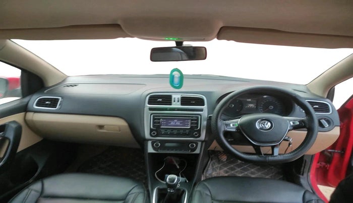 2014 Volkswagen Polo HIGHLINE1.5L, Diesel, Manual, 1,13,385 km, interior