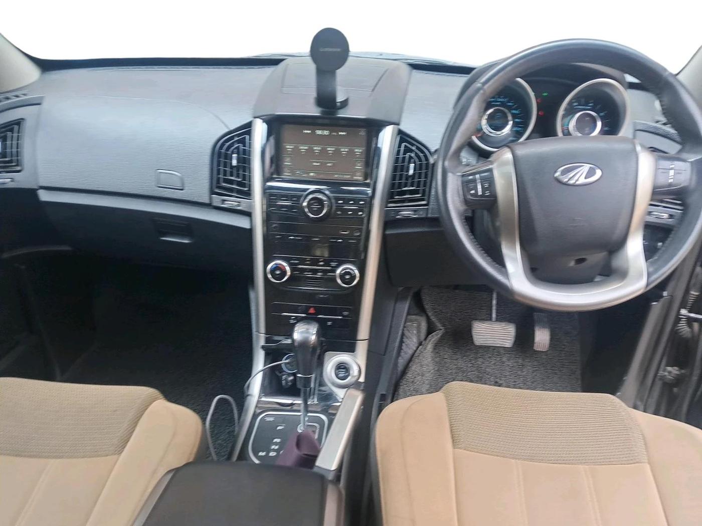 2019 Mahindra XUV500 W9 AT, Diesel, Automatic, 72,851 km, interior