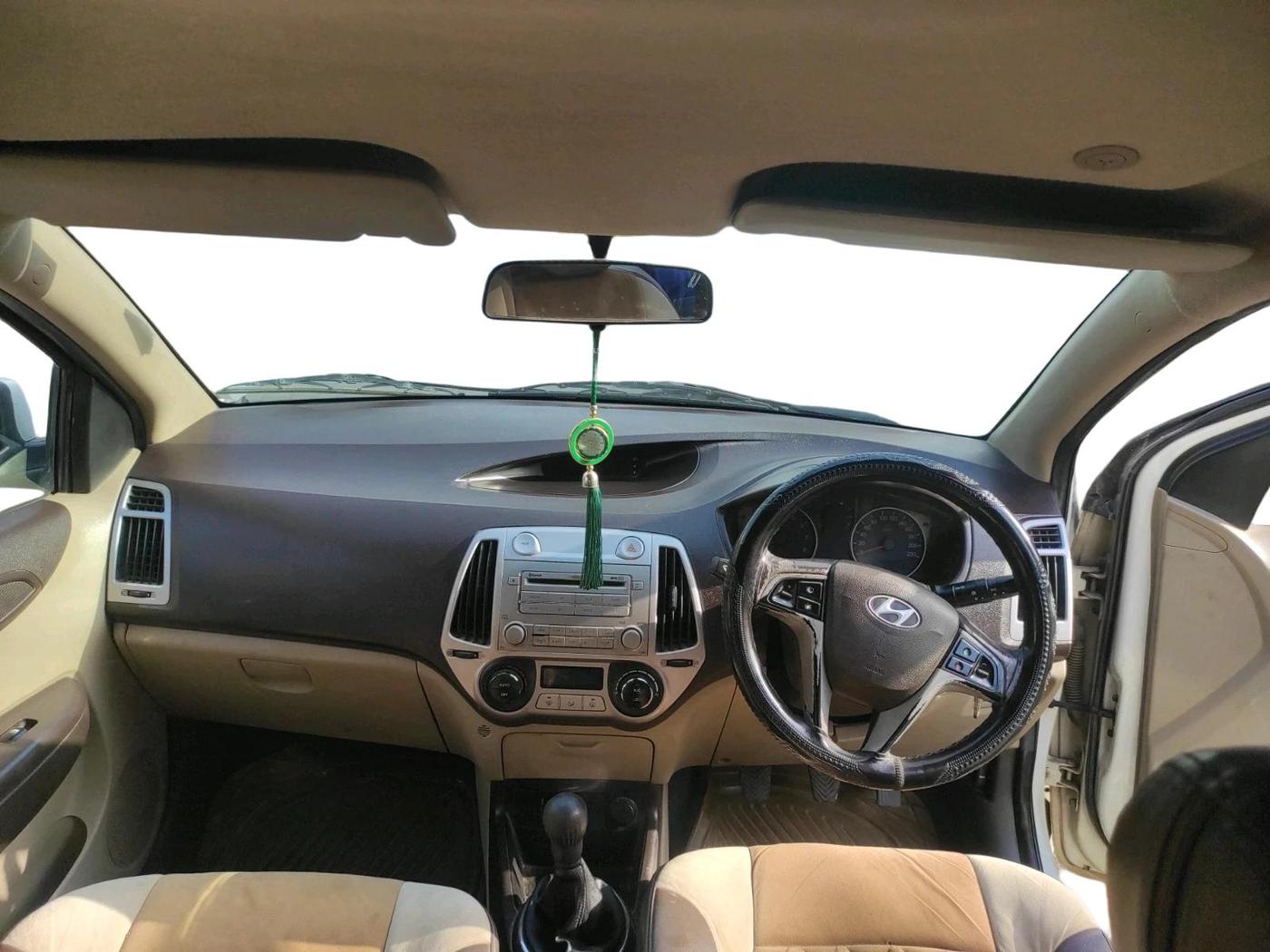 2011 Hyundai i20 SPORTZ 1.2, Petrol, Manual, 1,14,500 km, interior