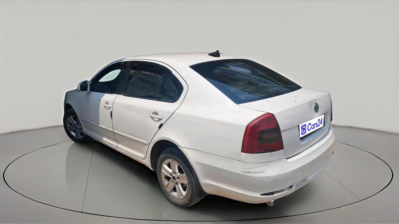 2011 Skoda Laura AMBIENTE 2.0 TDI CR MT, Diesel, Manual, 1,33,248 km, exterior