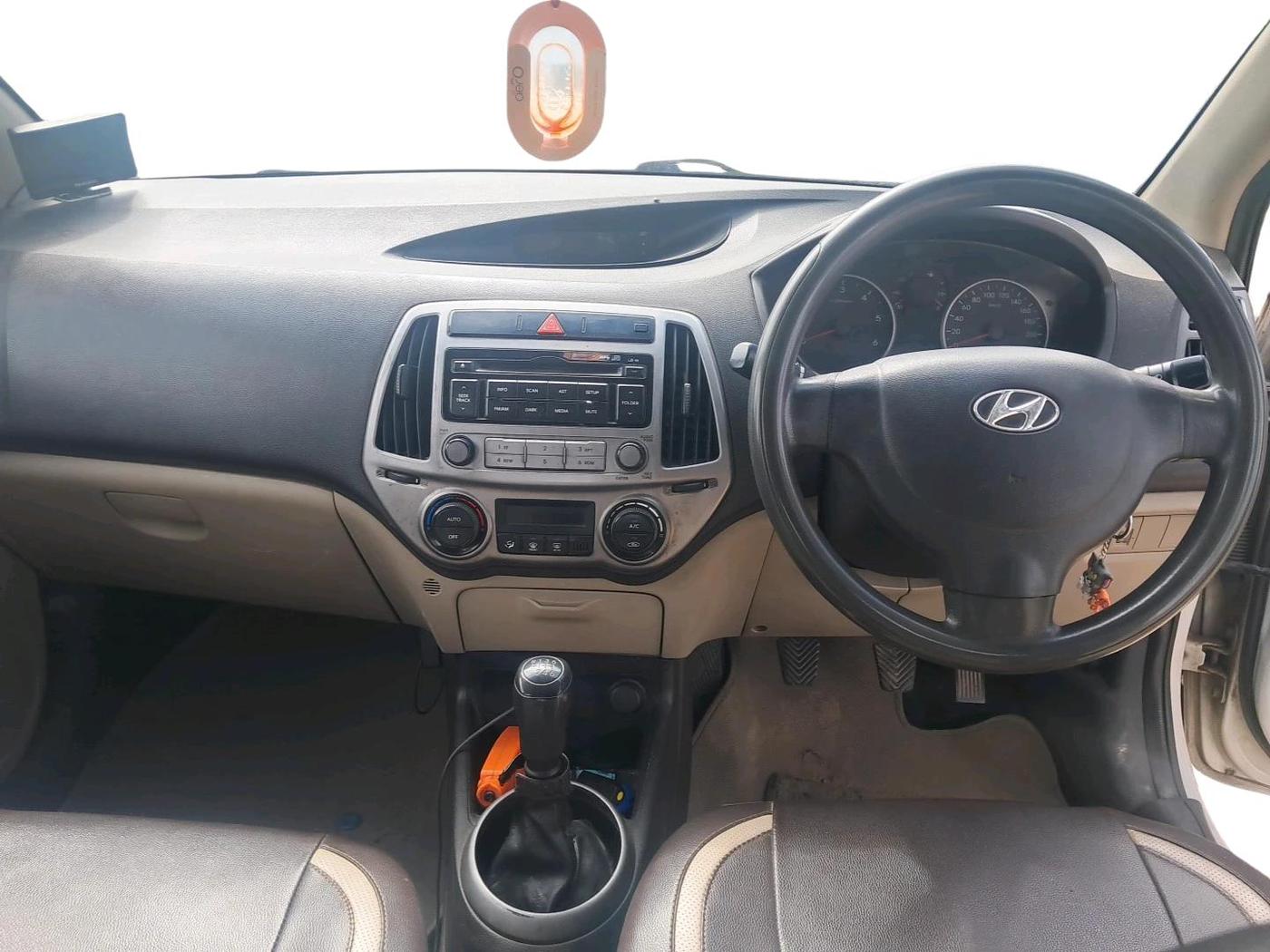 2013 Hyundai i20 MAGNA 1.4 CRDI, Diesel, Manual, 2,68,654 km, interior