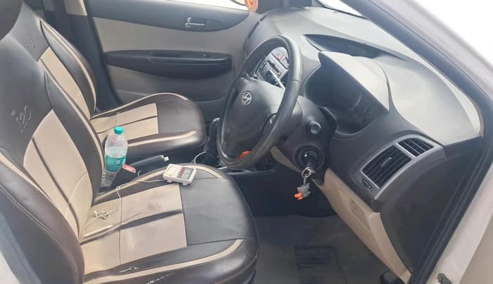 2013 Hyundai i20 MAGNA 1.4 CRDI, Diesel, Manual, 2,68,654 km, interior