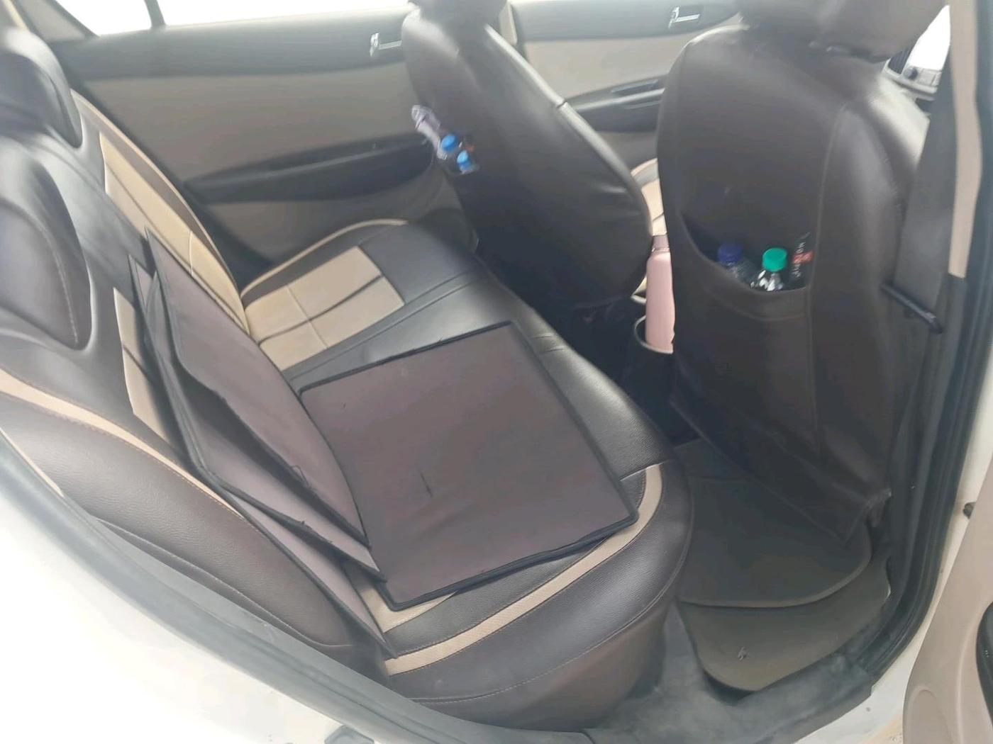 2013 Hyundai i20 MAGNA 1.4 CRDI, Diesel, Manual, 2,68,654 km, interior