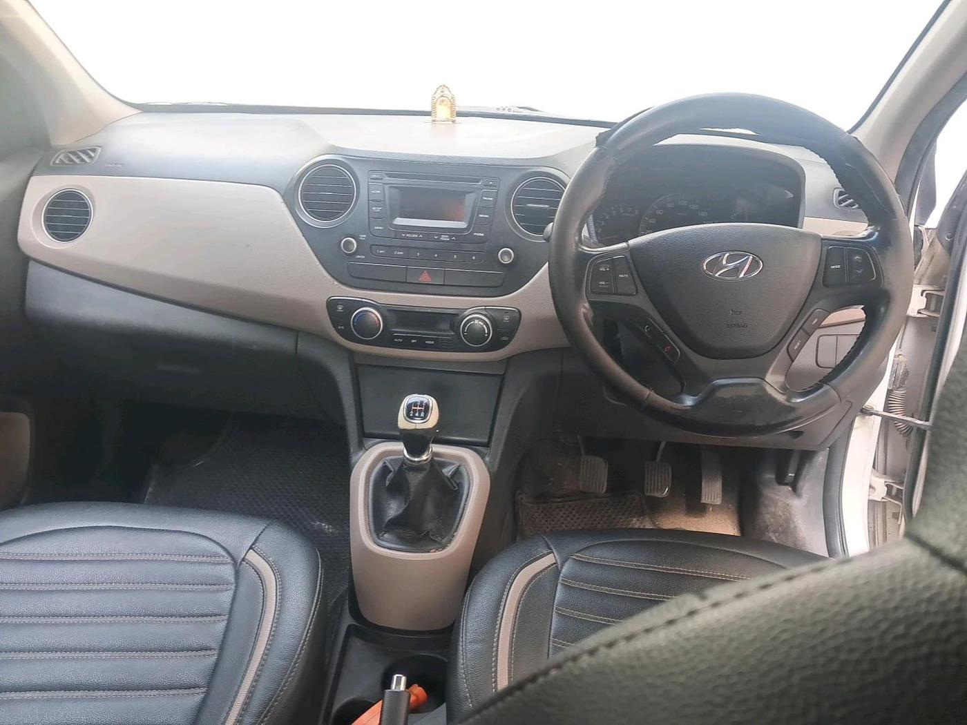 2014 Hyundai Xcent SX 1.2 (O), Petrol, Manual, 2,14,648 km, interior