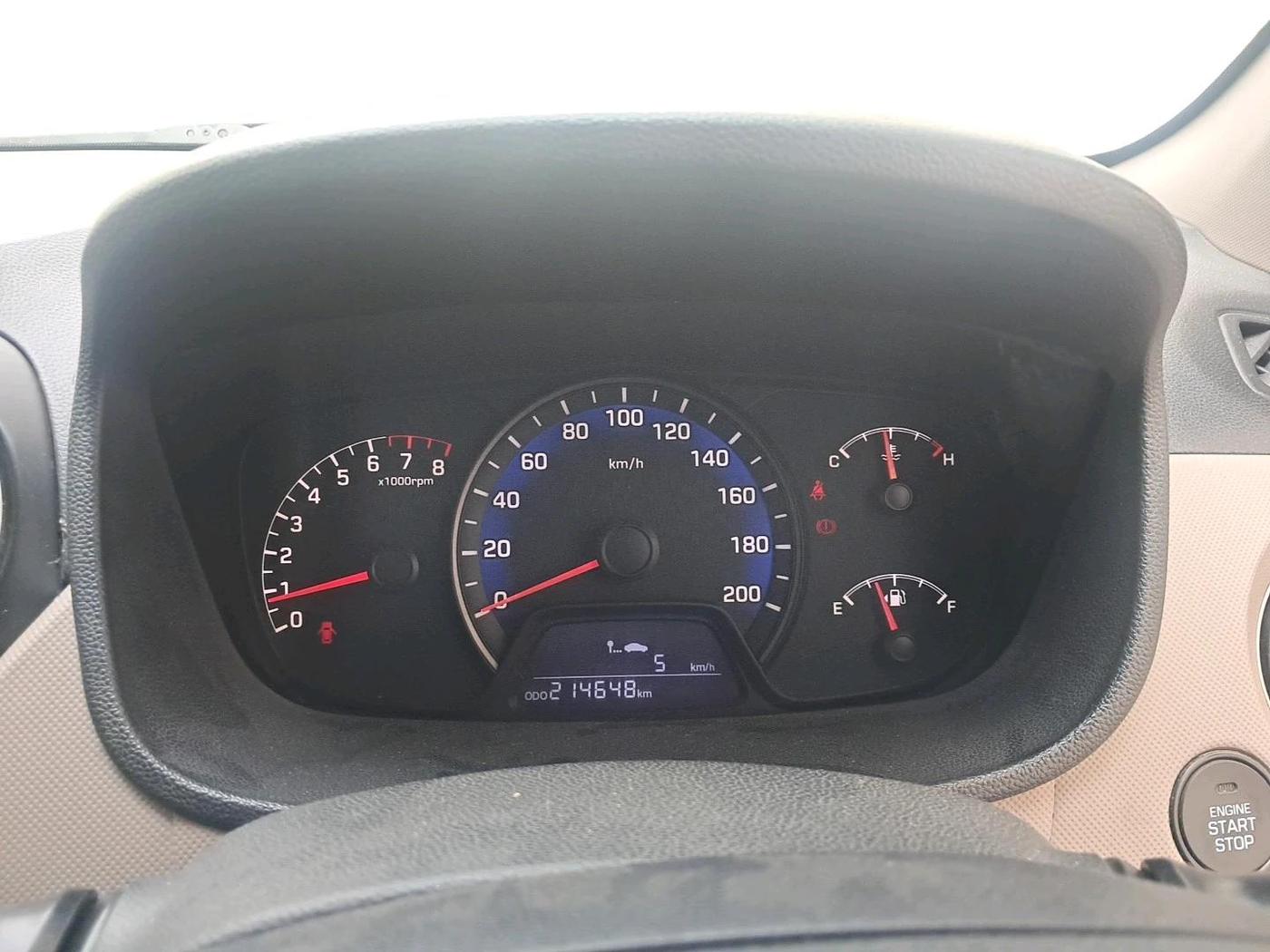 2014 Hyundai Xcent SX 1.2 (O), Petrol, Manual, 2,14,648 km, interior
