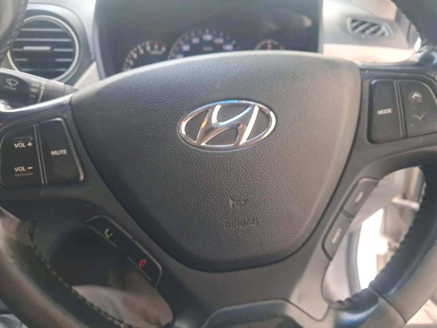 2014 Hyundai Xcent SX 1.2 (O), Petrol, Manual, 2,14,648 km, interior